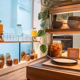 Frühstück Trafo Hotel Lobby Bar Market