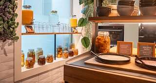 Frühstück Trafo Hotel Lobby Bar Market