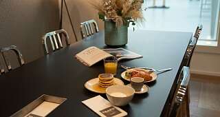 Frühstück Trafo Hotel Lobby Bar Market