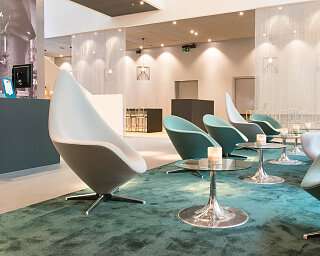 Lobby mit Treppe Trafo